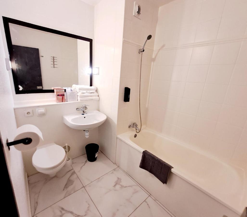Crystal Hotel Saint Denis Basilique Ngoại thất bức ảnh