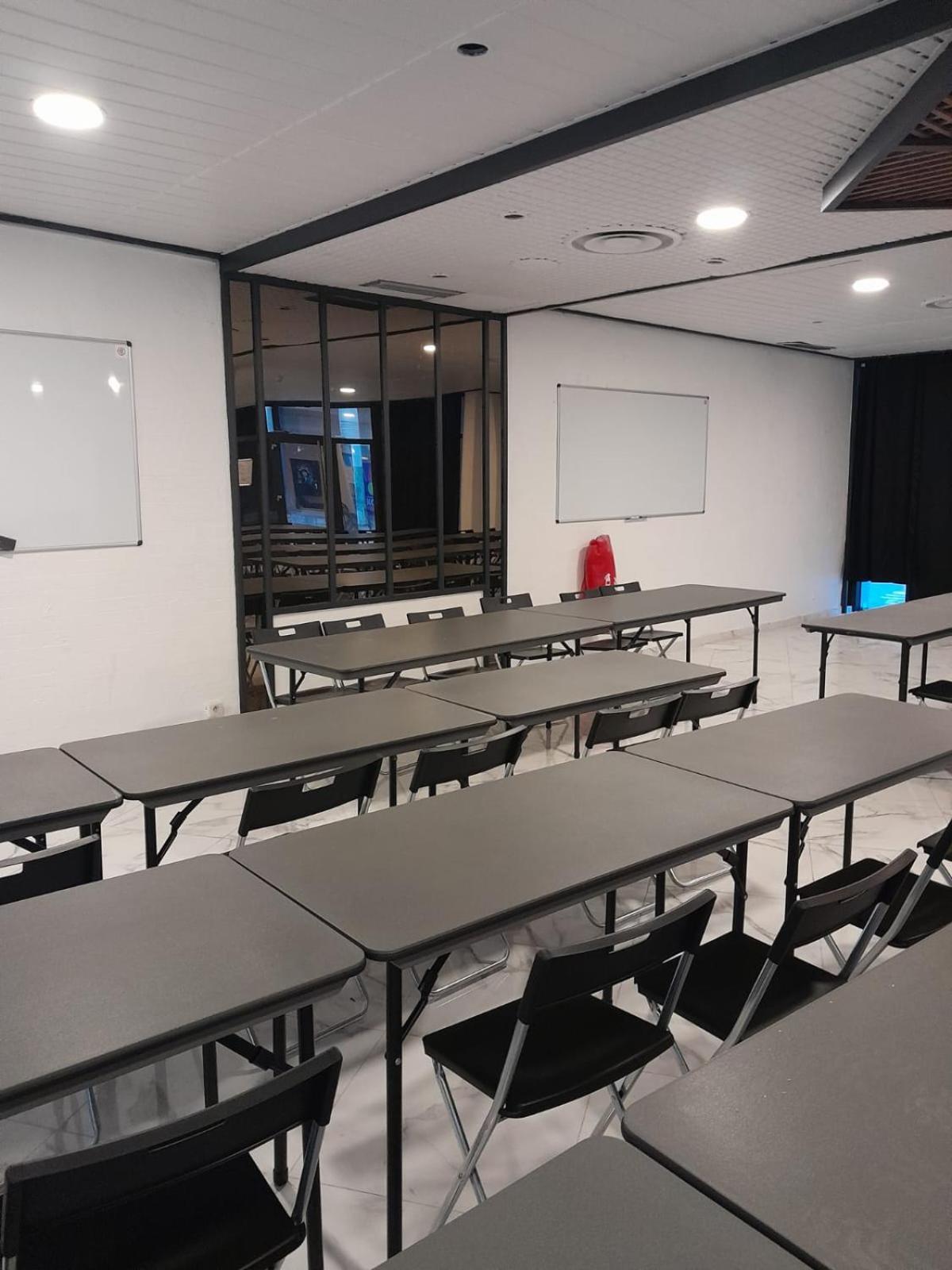 Crystal Hotel Saint Denis Basilique Ngoại thất bức ảnh